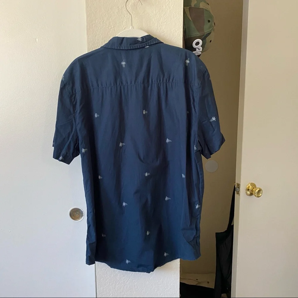 ACTIVE - Button Up - Picture 2 of 3